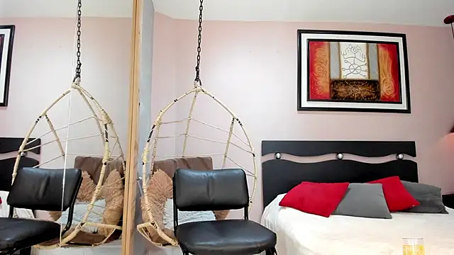  AlejaCruz  online show from February 7, 2026, 7:22 pm