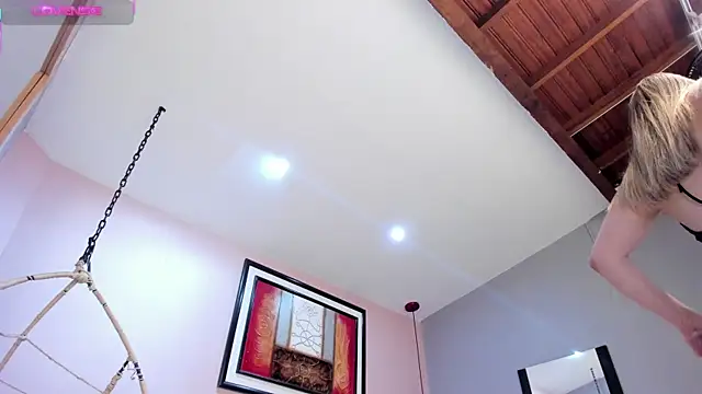 Snapshot of _AlejaCruz_ chatting on December 17, 2025, 9:20 pm AlejaCruz online show from December 17, 2025, 9:20 pm