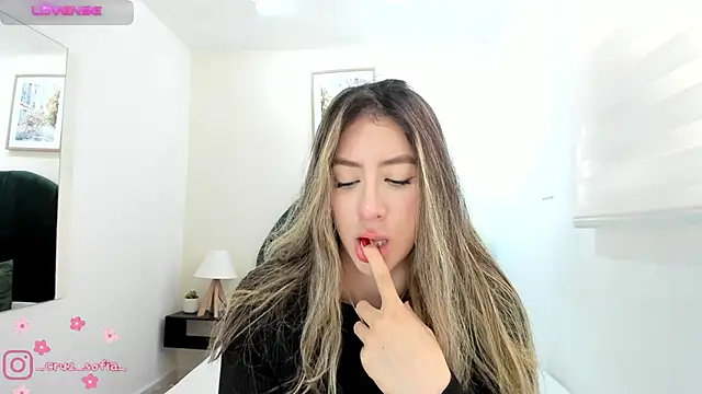 Snapshot of _AlejaCruz_ chatting on May 2, 2026, 8:14 pm AlejaCruz online show from May 2, 2026, 8:14 pm