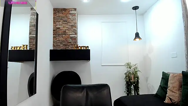 Snapshot of _AlejaCruz_ chatting on September 14, 2025, 5:24 pm AlejaCruz online show from September 14, 2025, 5:24 pm