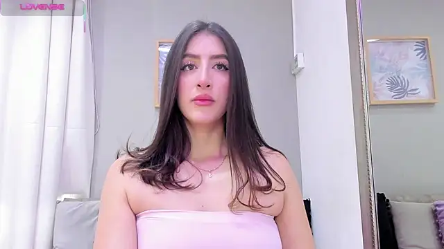 Snapshot of _AlejaCruz_ chatting on October 4, 2025, 7:26 pm AlejaCruz online show from October 4, 2025, 7:26 pm