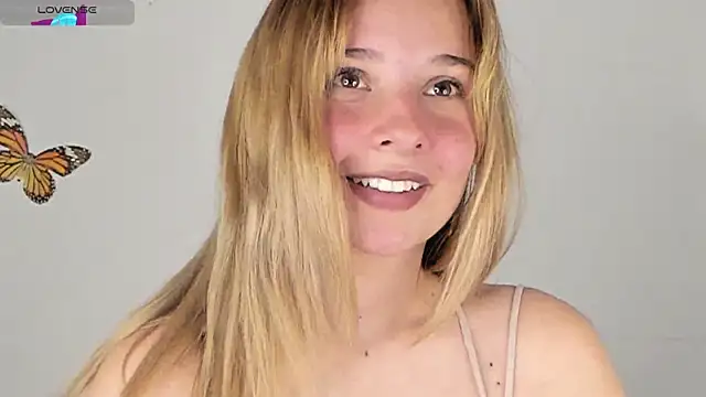 Snapshot of Sophy_Bunny chatting on December 27, 2024, 8:50 pm Sophy Bunny online show from December 27, 2024, 8:50 pm