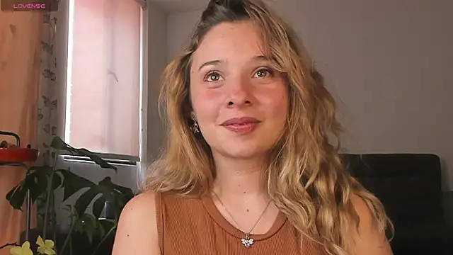 Snapshot of Sophy_Bunny chatting on March 3, 2025, 7:49 pm Sophy Bunny online show from March 3, 2025, 7:49 pm