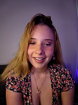 Snapshot of Sophy_Bunny chatting on February 25, 2025, 9:48 pm Sophy Bunny online show from February 25, 2025, 9:48 pm