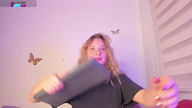 Snapshot of Sophy_Bunny chatting on January 9, 2025, 9:58 pm Sophy Bunny online show from January 9, 2025, 9:58 pm