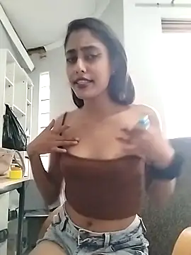 cleopatra-phaedra online show from February 22, 2026, 3:57 pm