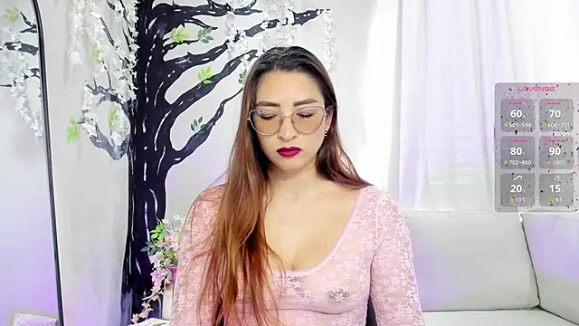  LaraMom  online show from October 27, 2025, 7:37 pm