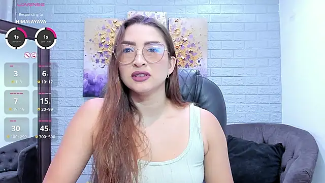 Snapshot of _LaraMom_ chatting on February 1, 2026, 12:25 pm LaraMom online show from February 1, 2026, 12:25 pm