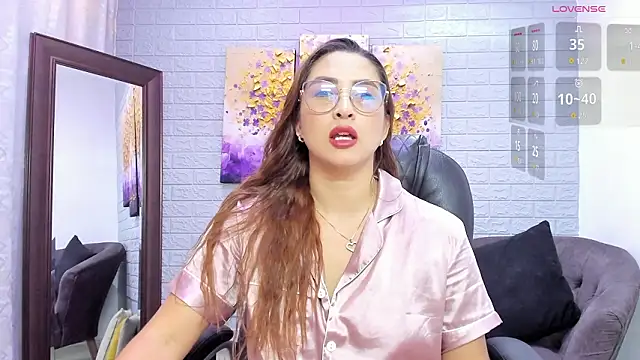  LaraMom  online show from March 10, 2026, 7:40 pm