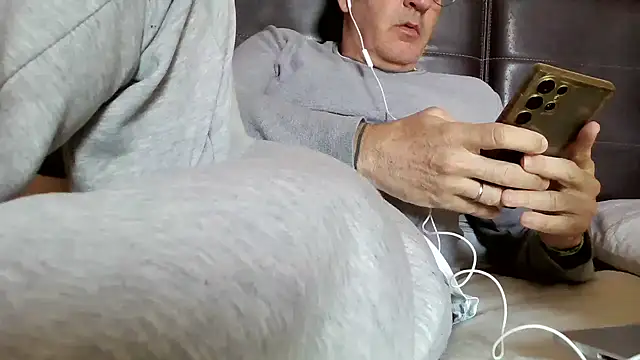 Snapshot of apollarda chatting on March 17, 2025, 11:53 am apollarda online show from March 17, 2025, 11:53 am