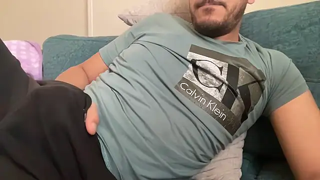 Snapshot of Mooka69 chatting on April 15, 2026, 8:31 am Mooka69 online show from April 15, 2026, 8:31 am