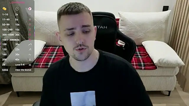 Snapshot of Larstar01 chatting on February 21, 2026, 10:45 pm Larstar01 online show from February 21, 2026, 10:45 pm