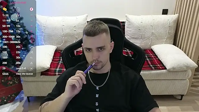 Snapshot of Larstar01 chatting on January 10, 2026, 11:11 pm Larstar01 online show from January 10, 2026, 11:11 pm