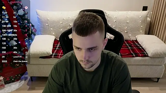 Snapshot of Larstar01 chatting on January 5, 2026, 10:35 pm Larstar01 online show from January 5, 2026, 10:35 pm