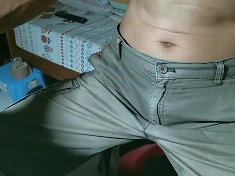 triangle0623 online show from October 1, 2025, 10:20 am