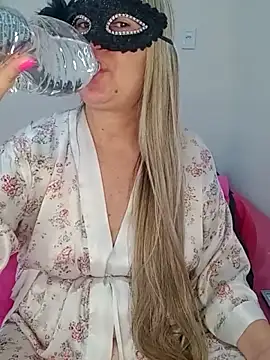 Snapshot of titiasexy chatting on October 22, 2025, 3:22 pm titiasexy online show from October 22, 2025, 3:22 pm