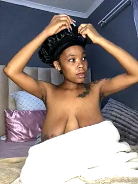 Nicole Liam  online show from October 21, 2025, 9:47 pm