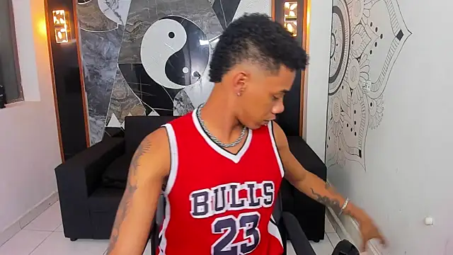 Hottwinkguys online show from February 5, 2025, 11:28 pm