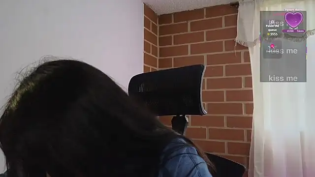 Snapshot of Caroll_Luna chatting on October 21, 2025, 7:46 pm Caroll Luna online show from October 21, 2025, 7:46 pm