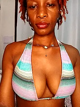 Snapshot of Ayrella02 chatting on December 14, 2025, 6:35 pm Ayrella02 online show from December 14, 2025, 6:35 pm