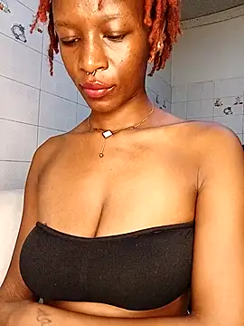 Snapshot of Ayrella02 chatting on December 2, 2025, 1:17 am Ayrella02 online show from December 2, 2025, 1:17 am