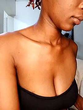 Snapshot of Ayrella02 chatting on November 25, 2025, 11:59 pm Ayrella02 online show from November 25, 2025, 11:59 pm