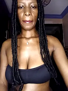 Snapshot of Ayrella02 chatting on March 10, 2026, 12:14 am Ayrella02 online show from March 10, 2026, 12:14 am