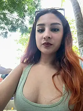 Snapshot of Mon_Cherry chatting on December 14, 2025, 1:39 pm Mon Cherry online show from December 14, 2025, 1:39 pm