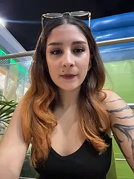 Snapshot of Mon_Cherry chatting on April 2, 2026, 1:46 am Mon Cherry online show from April 2, 2026, 1:46 am