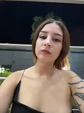 Snapshot of Mon_Cherry chatting on February 12, 2026, 1:38 am Mon Cherry online show from February 12, 2026, 1:38 am