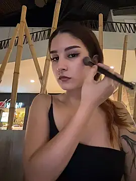 Snapshot of Mon_Cherry chatting on February 13, 2026, 1:27 am Mon Cherry online show from February 13, 2026, 1:27 am