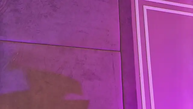 Snapshot of LunaWills_ chatting on February 24, 2025, 5:11 am LunaWills online show from February 24, 2025, 5:11 am