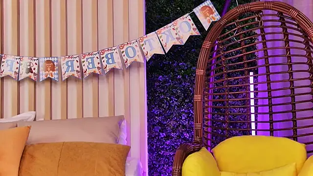 Snapshot of LunaWills_ chatting on October 1, 2025, 4:17 am LunaWills online show from October 1, 2025, 4:17 am