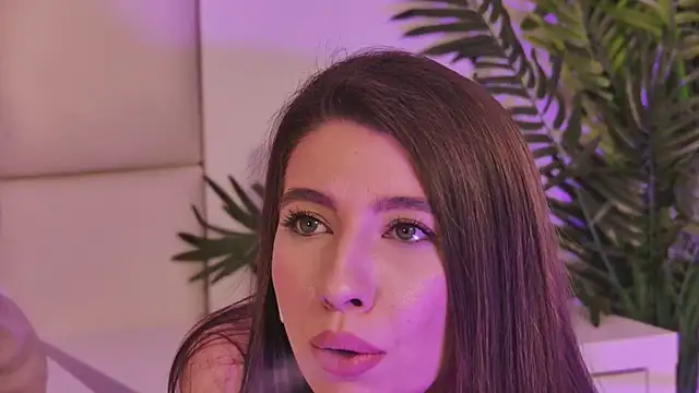 Snapshot of LunaWills_ chatting on March 5, 2025, 8:10 am LunaWills online show from March 5, 2025, 8:10 am