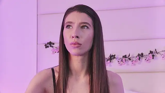 Snapshot of LunaWills_ chatting on March 7, 2025, 5:08 am LunaWills online show from March 7, 2025, 5:08 am