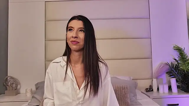 Snapshot of LunaWills_ chatting on September 11, 2025, 4:23 am LunaWills online show from September 11, 2025, 4:23 am