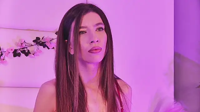 Snapshot of LunaWills_ chatting on March 13, 2025, 5:00 am LunaWills online show from March 13, 2025, 5:00 am