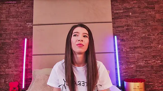 Snapshot of LunaWills_ chatting on March 20, 2025, 4:51 am LunaWills online show from March 20, 2025, 4:51 am