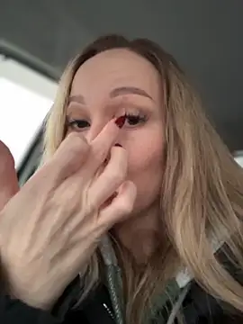 LavenderHot online show from December 15, 2025, 2:50 am