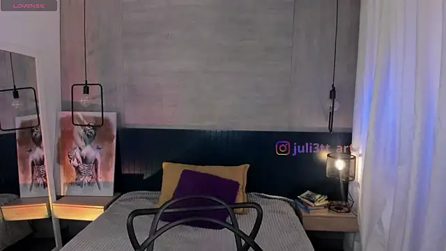 Snapshot of _julietta chatting on May 7, 2026, 12:52 pm julietta online show from May 7, 2026, 12:52 pm