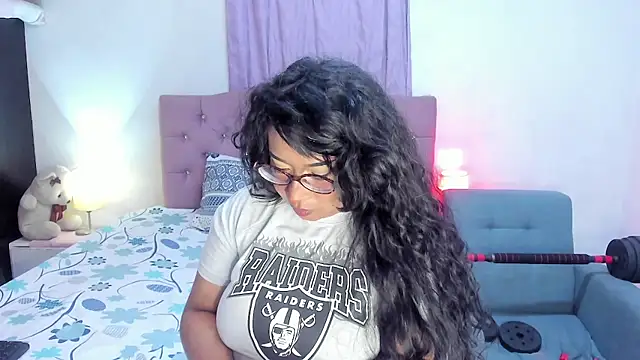 Snapshot of Latinabombsheell chatting on June 24, 2026, 6:01 am Latinabombsheell online show from June 24, 2026, 6:01 am