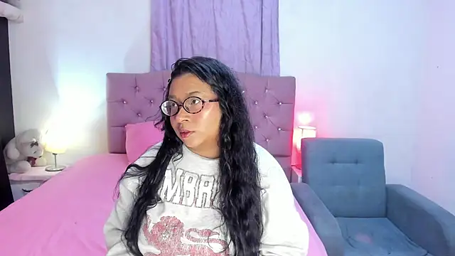 Snapshot of Latinabombsheell chatting on July 8, 2026, 3:08 am Latinabombsheell online show from July 8, 2026, 3:08 am