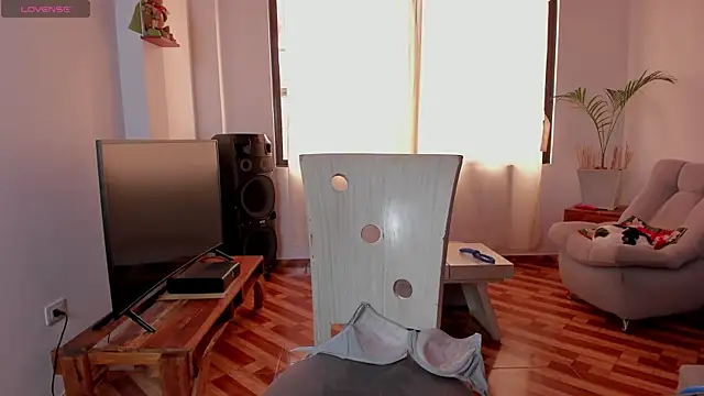 Snapshot of Simply_Zoe__ chatting on January 21, 2025, 8:43 pm Simply Zoe   online show from January 21, 2025, 8:43 pm