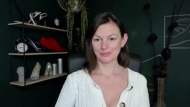 VivianWILD online show from March 21, 2025, 10:06 am