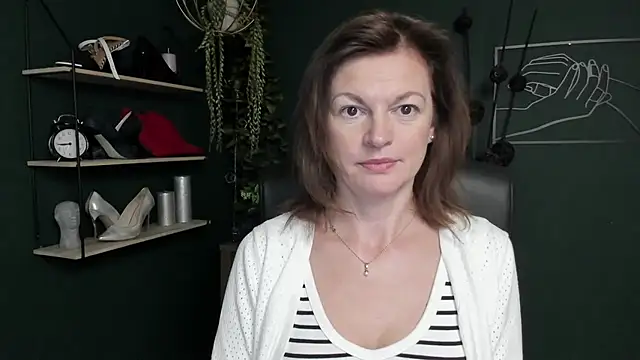 VivianWILD online show from September 18, 2025, 7:00 am