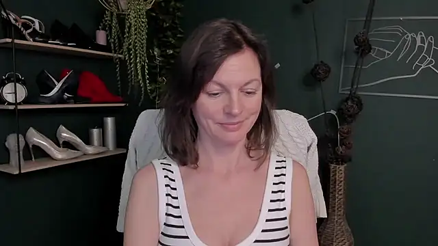 VivianWILD online show from March 11, 2025, 1:23 pm