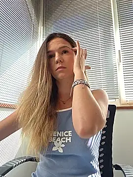 Snapshot of lucie_mehott chatting on July 7, 2026, 8:40 am lucie mehott online show from July 7, 2026, 8:40 am