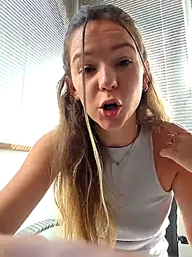 Snapshot of lucie_mehott chatting on July 23, 2026, 8:44 am lucie mehott online show from July 23, 2026, 8:44 am