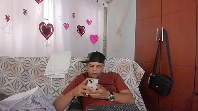 Snapshot of loreth_J chatting on September 15, 2025, 5:24 pm loreth J online show from September 15, 2025, 5:24 pm