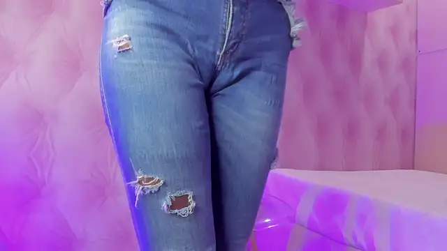 Snapshot of Hilary-banks chatting on February 28, 2025, 4:43 am Hilary-banks online show from February 28, 2025, 4:43 am